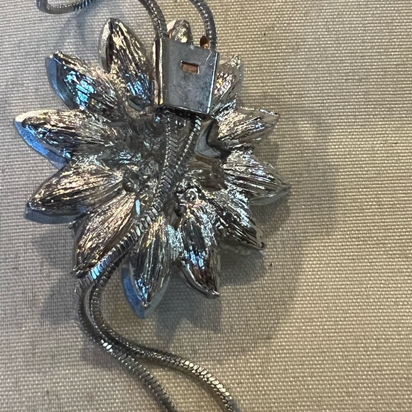 Silver Rhinestone Adjustable Lotus Floral Pendant Long Necklace - Picture 4 of 8